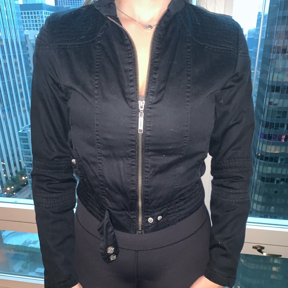 Cropped black jacket